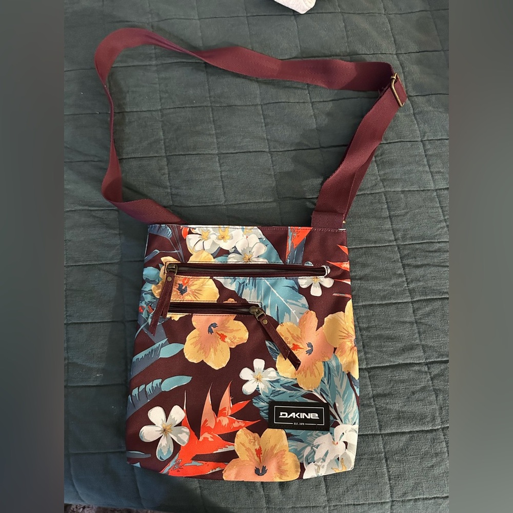 Dakine crossbody
